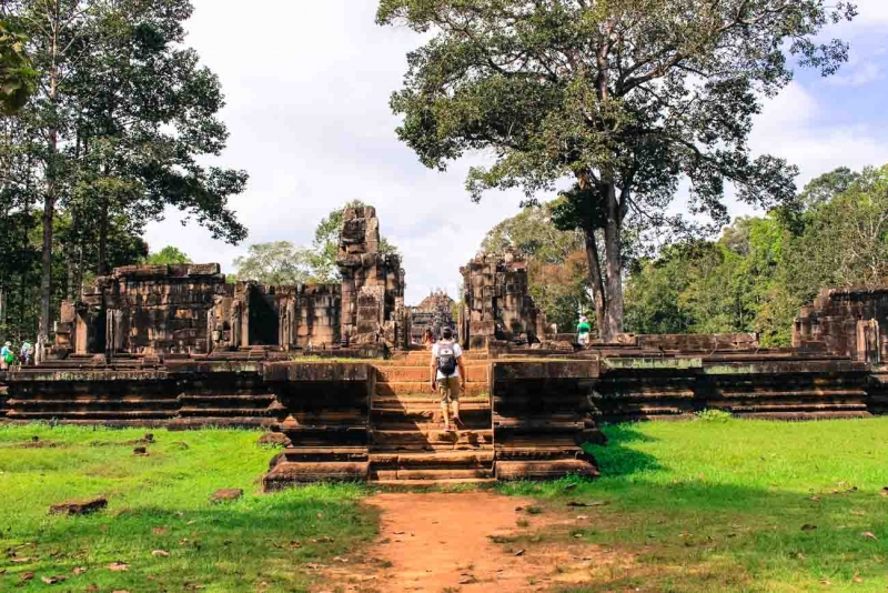 best way to visit angkor wat ruins 5