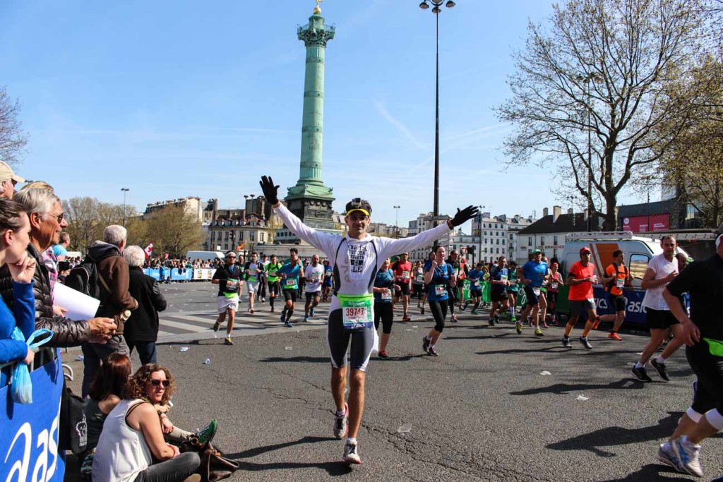 Paris Marathon Review: Pit Stop at La Bastille, photo and a kiss from my lovely wife!