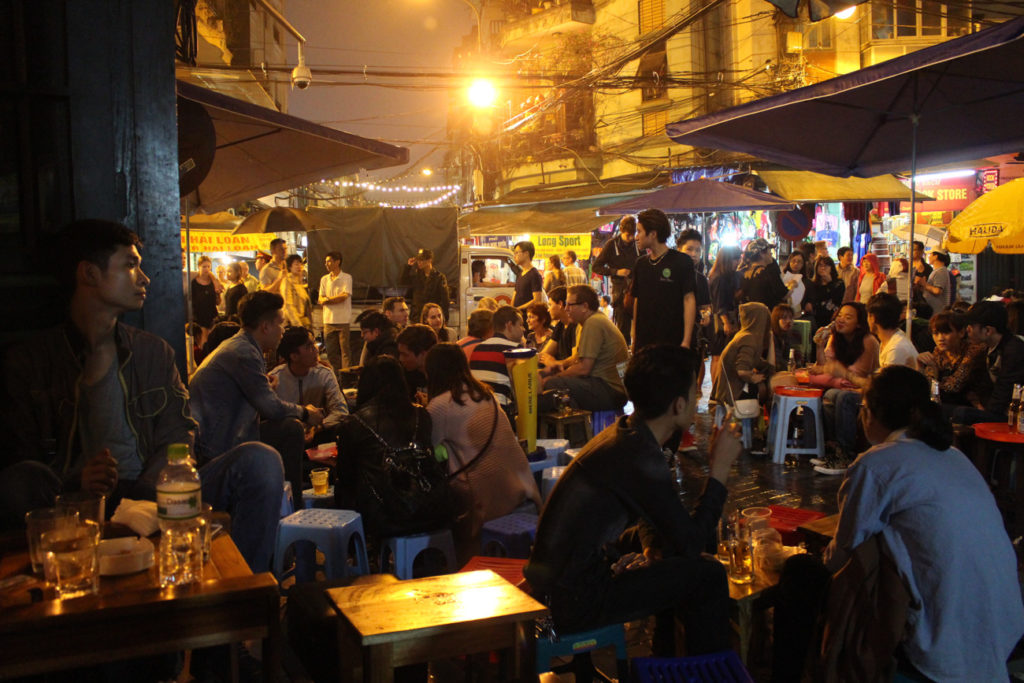 Try the bia hoi is one of the unmissable things to do in Hanoi! Go to the local bars, sit and enjoy some fresh brewed beer.