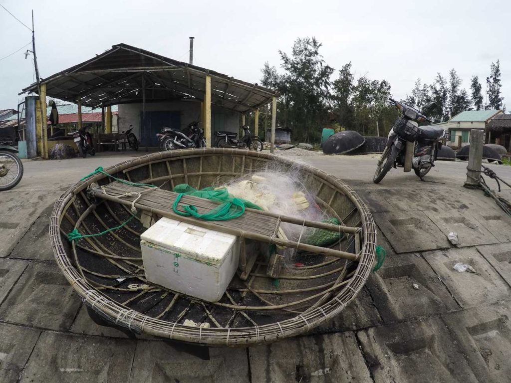 A vila de pescadores foi a primeira parada do Tour de Vespa em Hoi An no Vietnã.