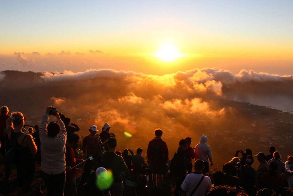 o que fazer em Bali que é único e especial? Escale o Monte Batur e assista o nascer do sol do alto do vulcão.