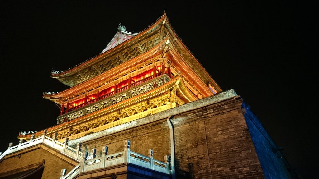As torres na cidade antiga s'ao um das principais atrações de Xi'an.