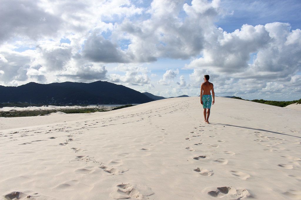The last stop of our beach and city tour in Florianópolis was the Joaquina Dunes. Huge sand dunes from where you can see the sea and the lake near by. 