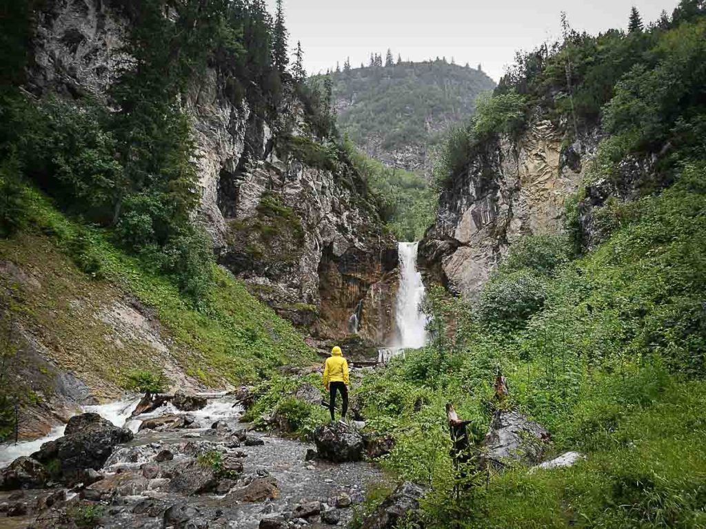 Na nossa lista do que fazer em Lech não poder falta a trilha até a cachoeira de Zug. Lindo demais!