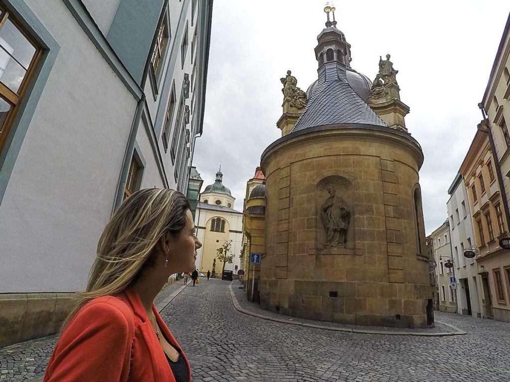 Olomouc na República Tcheca é uma cidade encantadora cheia de prédios históricos e igrejas barrocas. 
