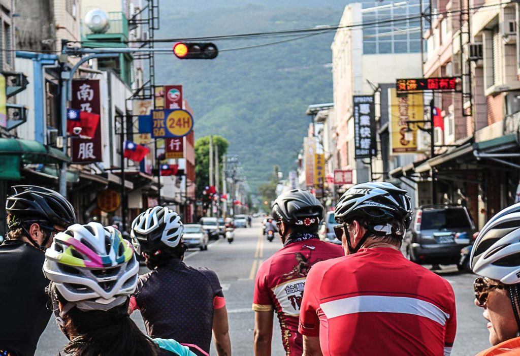 Viajar de bicicleta na costa leste de Taiwan em grupo é uma aventura!