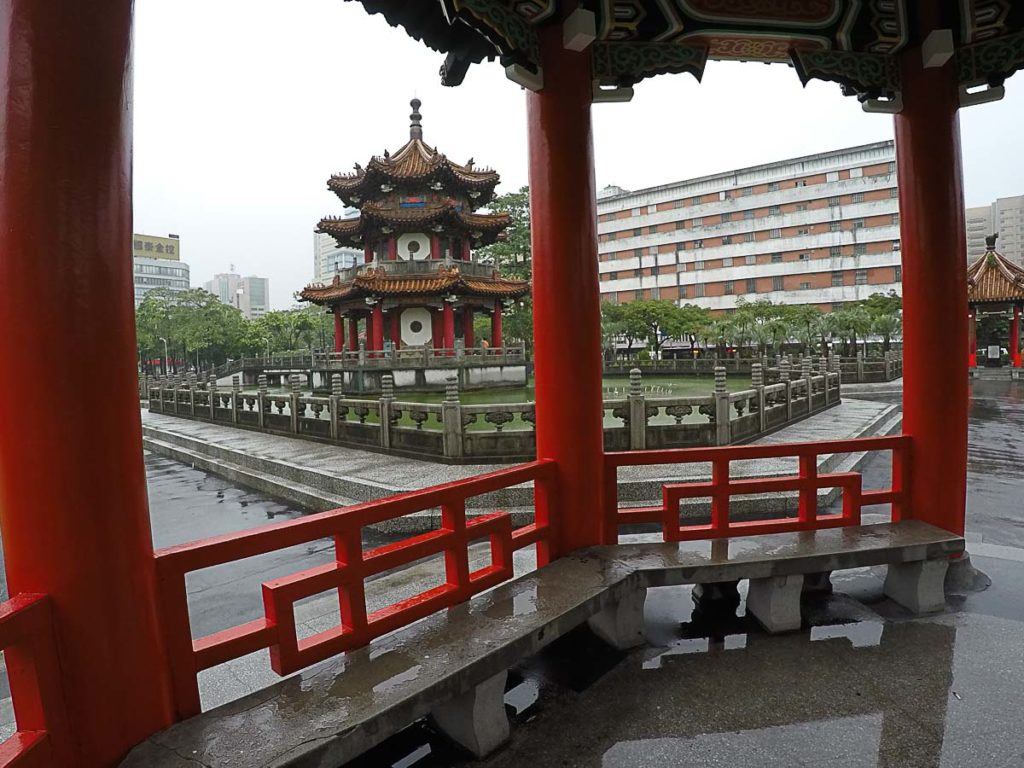 Não deixe de visitar o Parque da Paz 2/28, mais uma atração de Taipei.