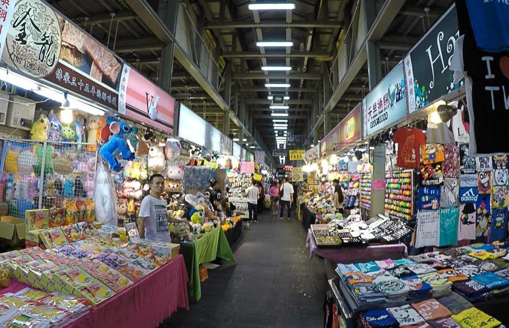 O Mercado de Rua Noturno de Shilin é um dos mercados de Taipei que mais recebe turistas. E você não pode deixar de visitar. 