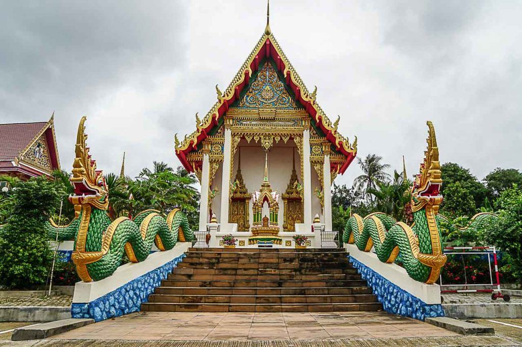 There are some attractions and things to do in Karon Beach beyond the beach, a visit to the Karon Temple is a must do. 
