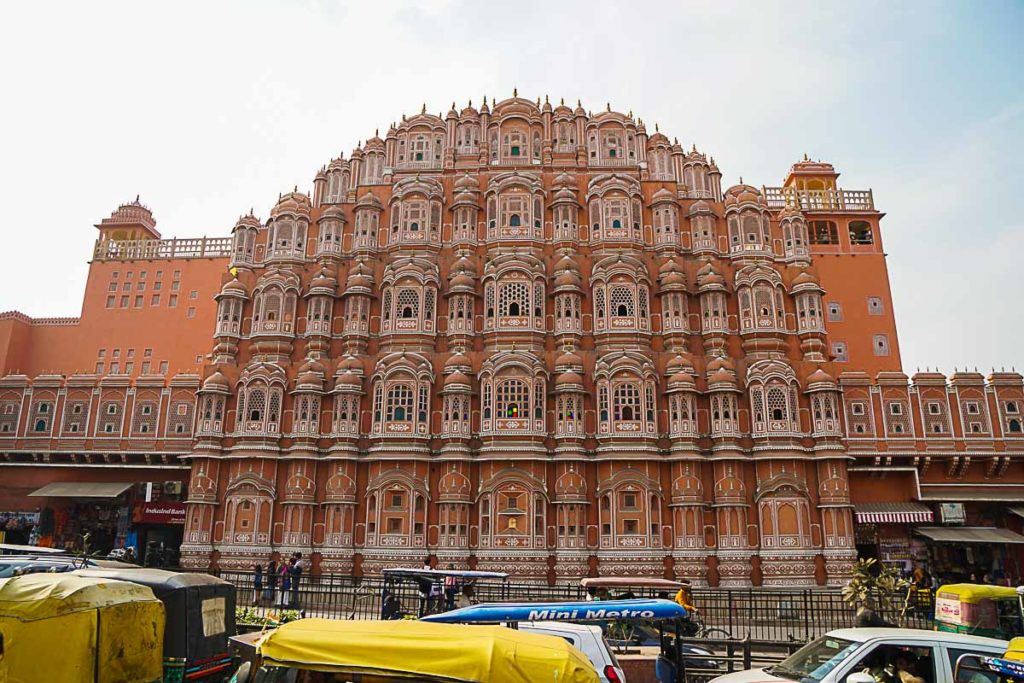 O roteiro do Palace on Wheels é incrível, passa por Jaipur, Udaipur, Jaisalmer, Jodhpur e Agra. Sem duvida dos lugares mais bonitos do Rajastão. 