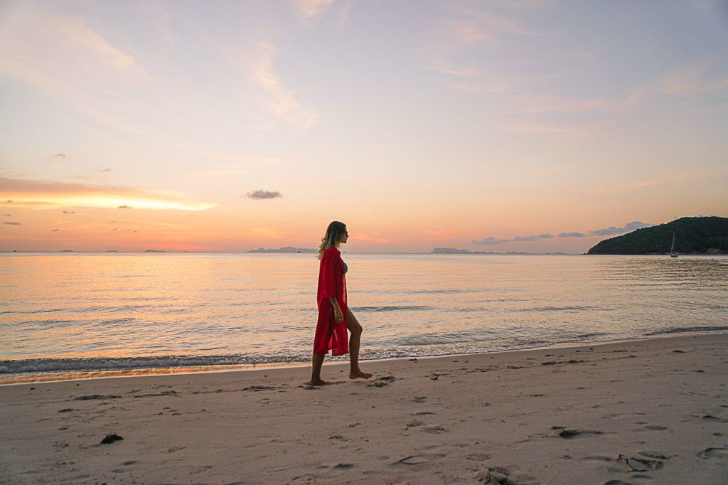 Enjoy the beautiful sunset is just one of the amazing things to do in Koh Samui, Thailand. 