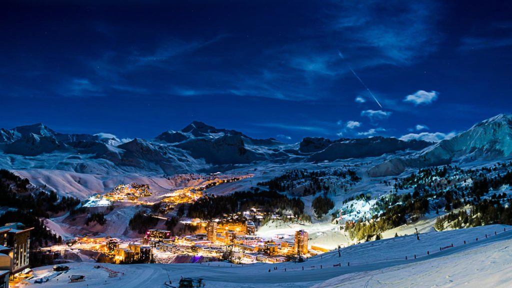 It's time to plan your winter holiday so follow our travel tips to book the perfect ski chalet in France.