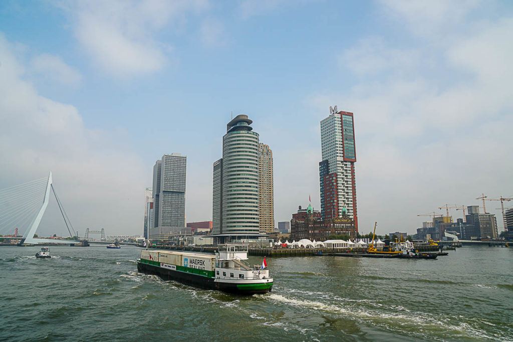 Embarque em um dos passeios de barco em Rotterdam e admire a cidade por um ângulo diferente.