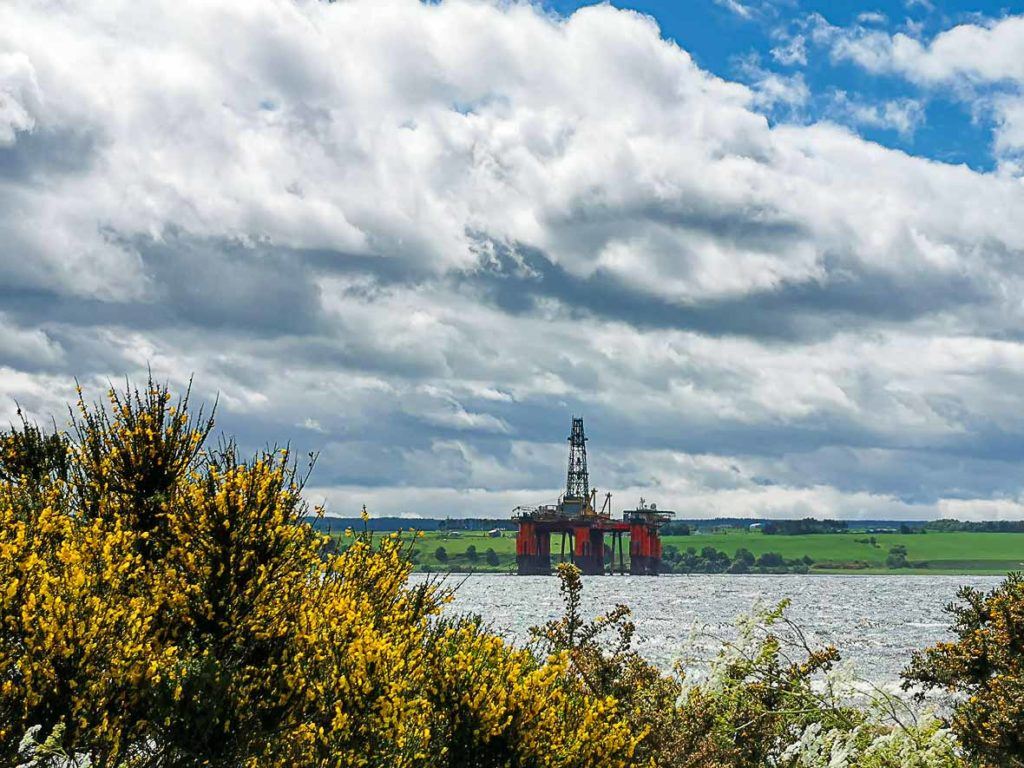 Using Trover app we found some cool Oil Rigs close to the shore of Invergordon.