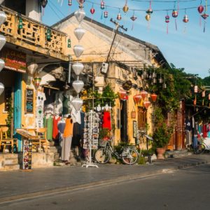 How to bargaining in Vietnam local shops
