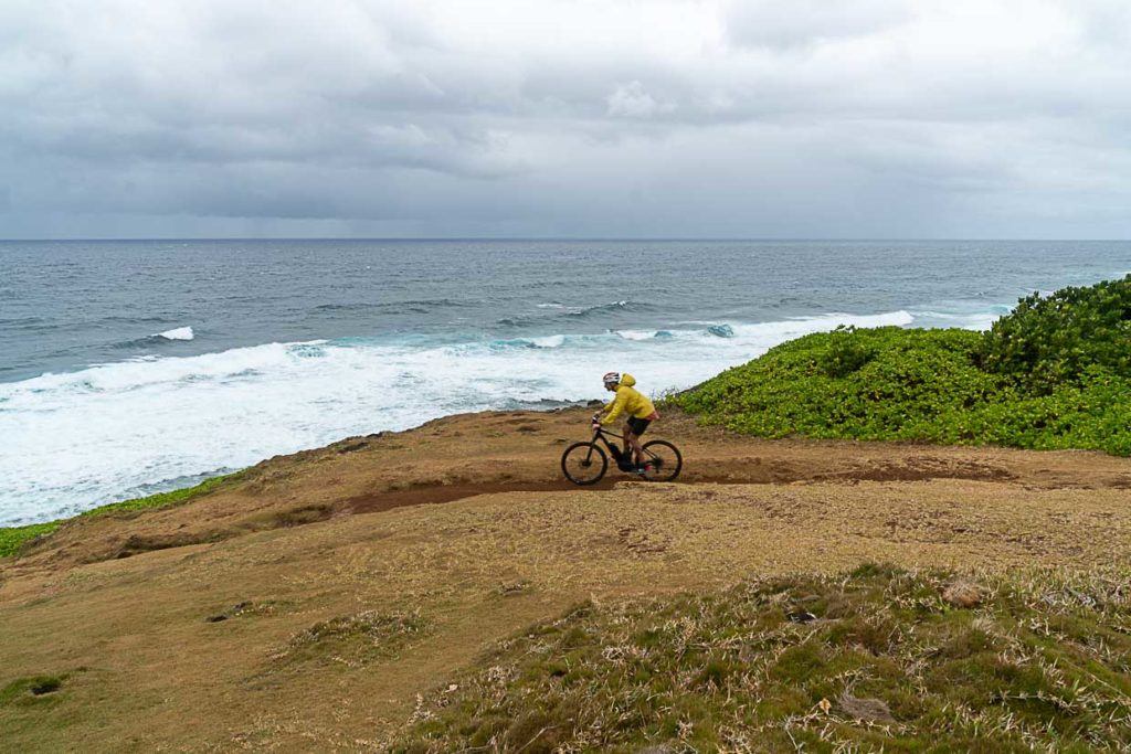 Foto de ciclista nas Ilhas Maurício.