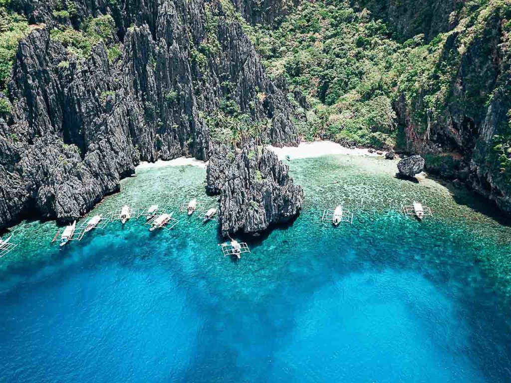 If you're in doubt about Coron or El Nido, in the Philippines keep reading this post.