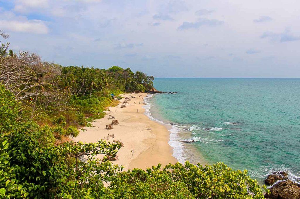 Descubra o que fazer na ilha de Koh Lanta, com suas belas praias vazias e montanhas verdes.