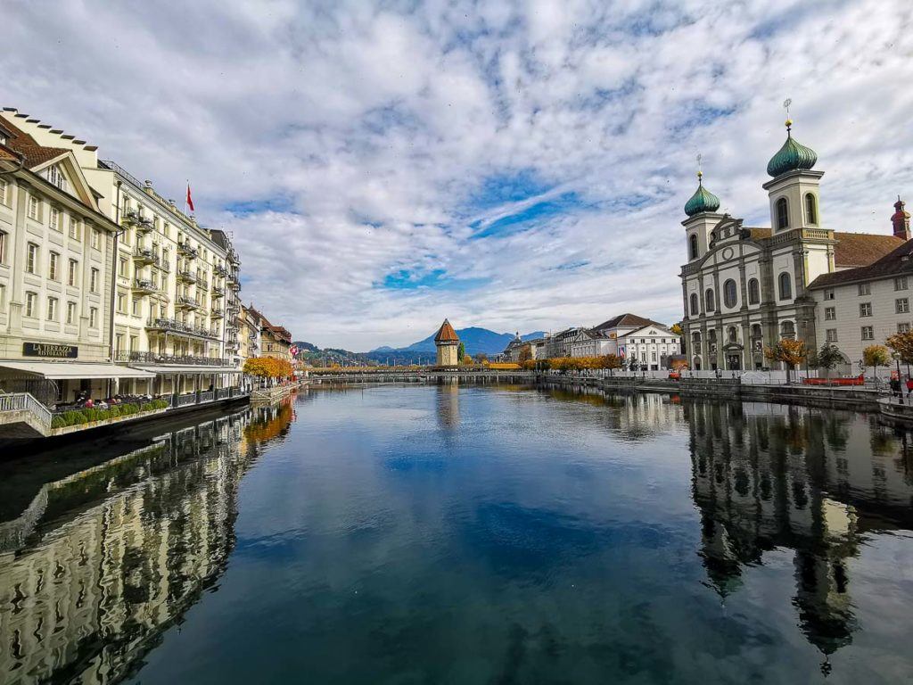 An image of Reuss River and the Jesuit Church in Lucerne. 