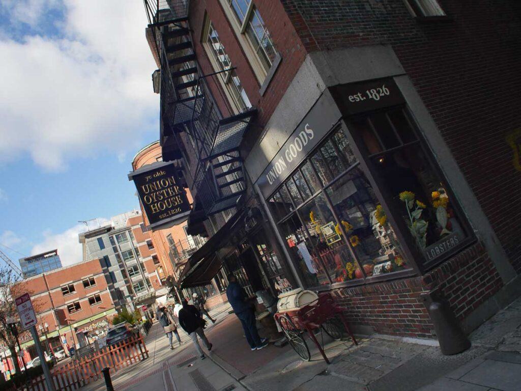 Photo of the o Ye Olde Union Oyster House facade, the oldest restaurant in Boston that also serves up some of the best seafood in the city.