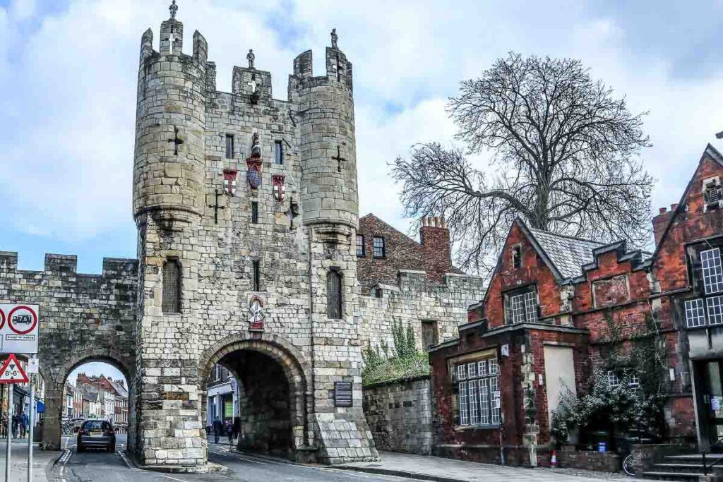 A photo of York in England shows the city walls and gate. 