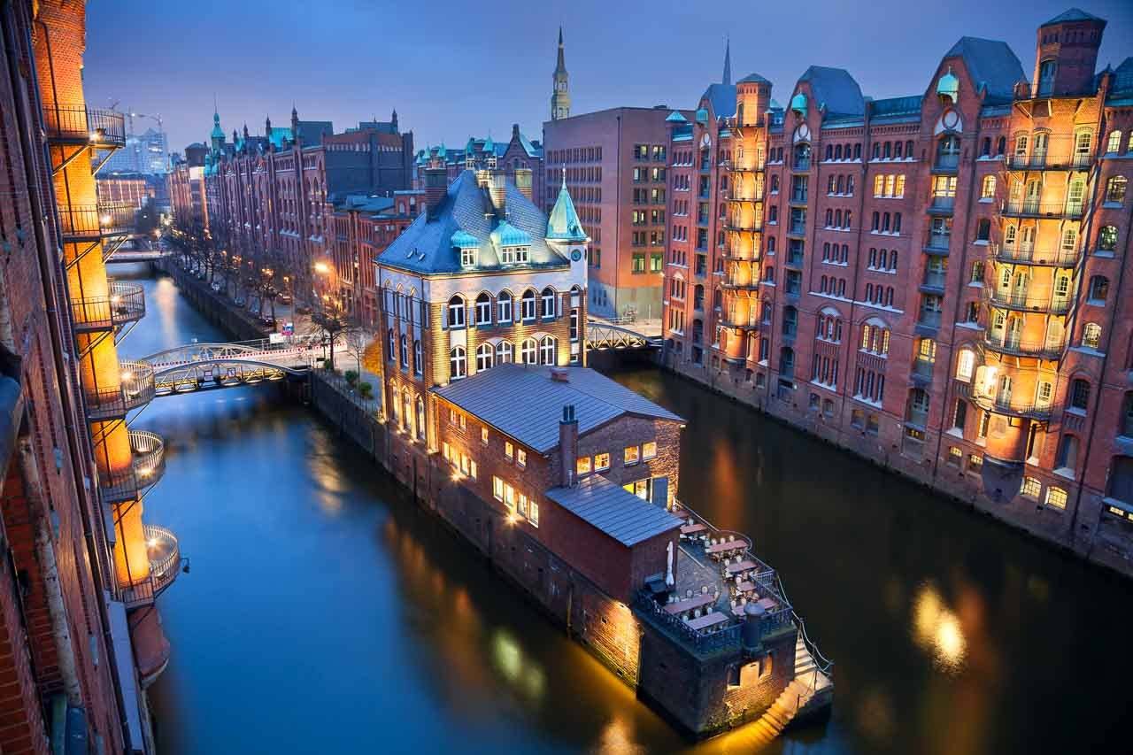 Night photo of Hamburg's old town. Some of the best things to do in Hamburg are located in this area. 