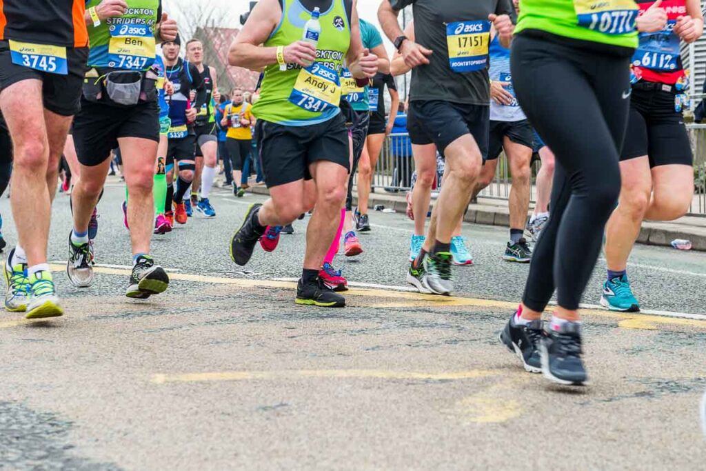 RUNNERS AT THE GREATER MANCHESTER MARATHON in Manchester, UK