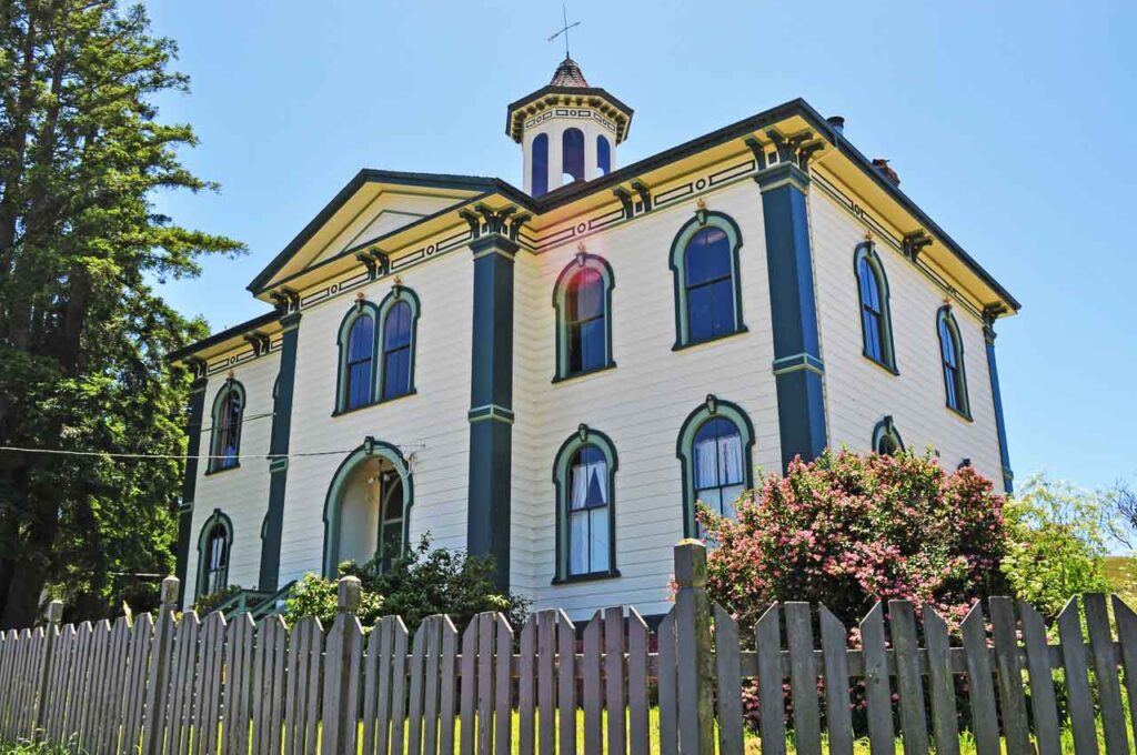 Photo of the house that appeared in the film The Birds by Alfred Hitchcock. The house is located in Bodega Bay, a good destination for a weekend trip in Northern California.