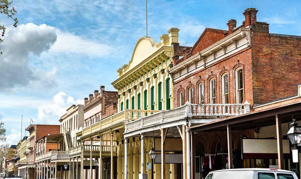 Colonial architecture in Old Sacramento Historic District in California, United States. It's a popular destination for a weekend trip in Northern California.