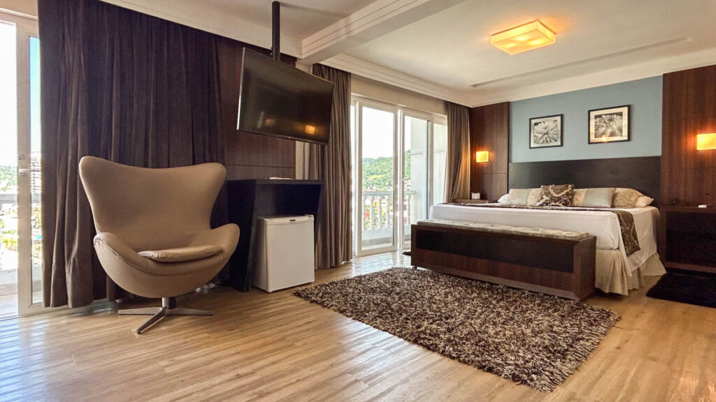 Quarto no Hotel Sandri em Itajaí, SC. 